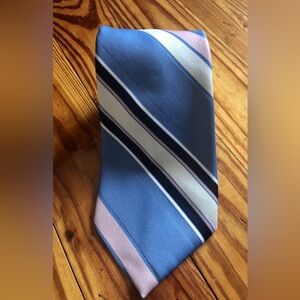 VINTAGE CHRISTIAN DIOR TIE - POLYESTER - NEW YORK - LT BLUE/PINK/CREAM - LAZARUS